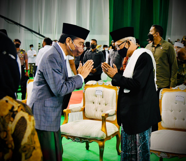 Hadiri Harlah NU, Presiden Bingung Pilih Pakai Celana atau Sarung