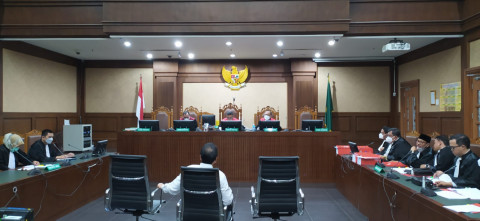 Azis Syamsuddin Menangis di Pengadilan, Singgung Perpeloncoan Saat Muda