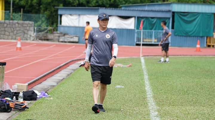 Shin Tae-yong Optimistic of Players' Naturalization Being Bolstered