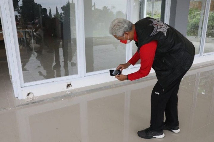 Gubernur Jateng Ancam Proses Hukum Kontraktor SMA Tawangmangu