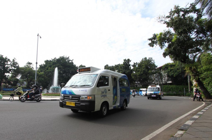 Angkot AC Mulai Berkeliling Di Jakarta