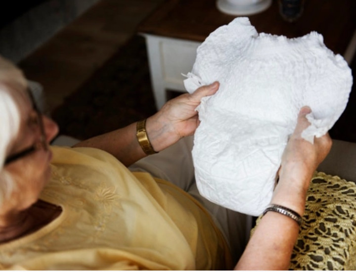 Tips Memilih Popok Dewasa agar Terhindar dari Iritasi Kulit