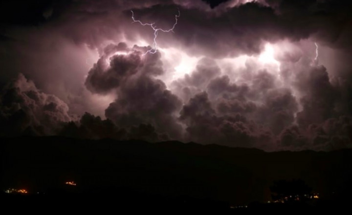 <i>‘Megaflash’</i> Melintas 770 Kilometer di AS, Memecahkan Rekor Kilat Baru