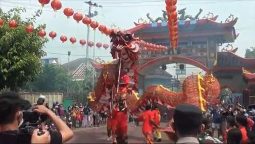 Pertunjukkan barongsai di kelenteng Kelenteng Hok Sian Mojokerto (Foto / Metro TV)