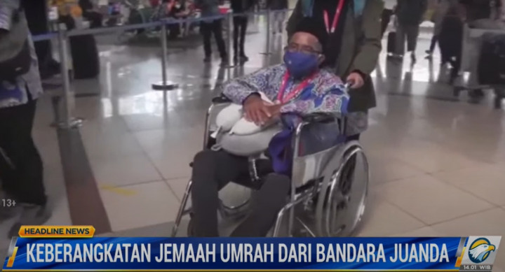 Jemaah Umrah Terbang Perdana Bandara Juanda