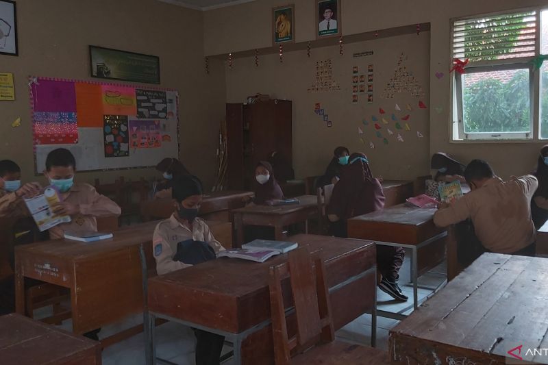 Pelaksanaan pembelajaran tatap muka di Kabupaten Kulon Progo. (ANTARA/Sutarmi)