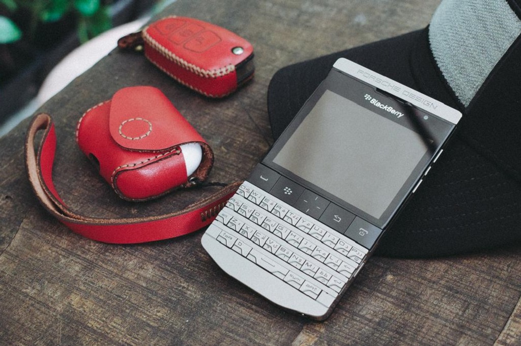 BlackBerry mengumumkan kesepakatan penjualan paten terkait mobile senilai USD600 juta.