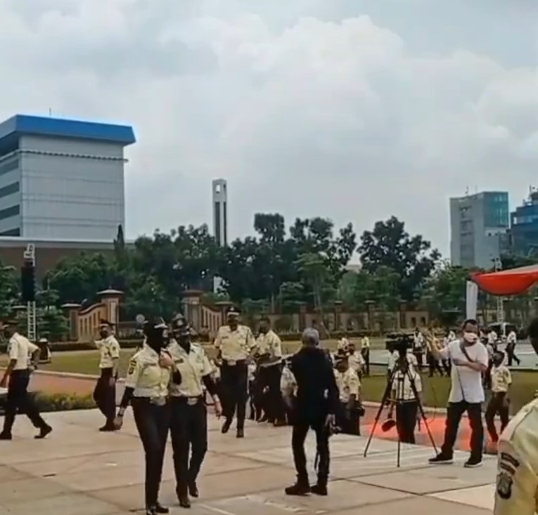 Tangkap layar seragam baru Satpam (Instgram @video_medsos)