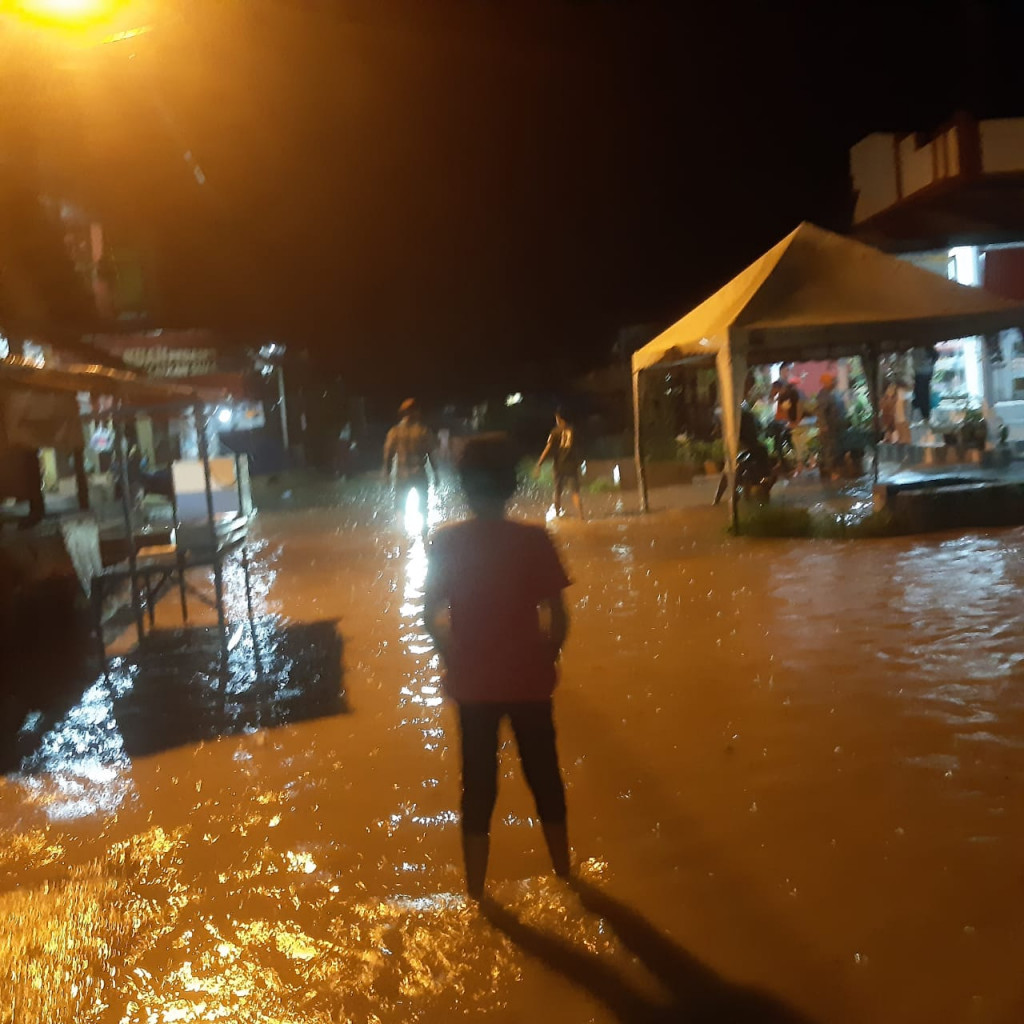 Kondisi banjir yang melanda wilayah Kabupaten Solok Selatan, Selasa (1/2). Sumber foto : BPBD Kabupaten Solok Selatan