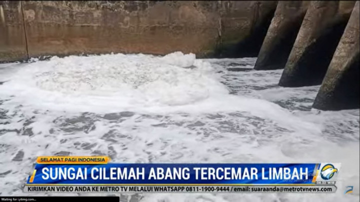 Sungai Cilemah Abang Terbangkan Gelembung Putih, Ternyata Limbah!