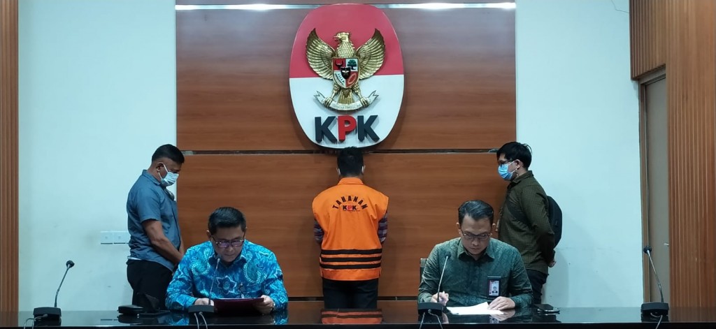 Direktur Jenderal Keuangan Daerah (Dirjen Keuda) Kemendagri Mochamad Ardian Noervianto sebagai tersangka dalam kasus dugaan suap pengajuan dana pemulihan ekonomi nasiona. Foto: Medcom/Candra