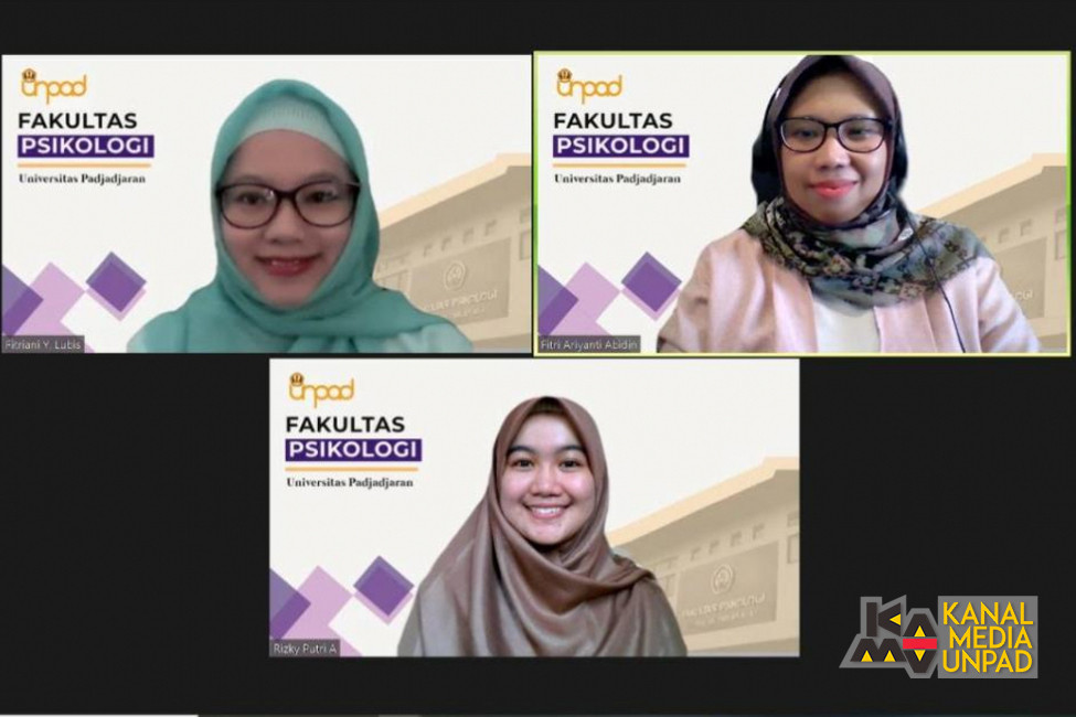 Rizky Putri Amalia (bawah) dan dua dosen pembimbingnya di Unpad. FotoL Dok. Unpad