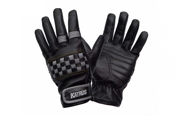 Ini Sarung Tangan yang Dipakai Jokowi Saat Riding Di Mandalika