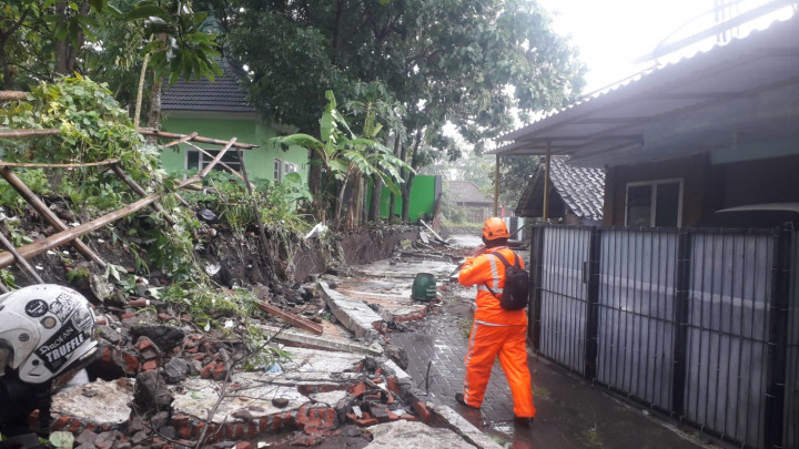 Hujan Angin di Malang, Seorang Warga Tewas Tertimpa Pagar