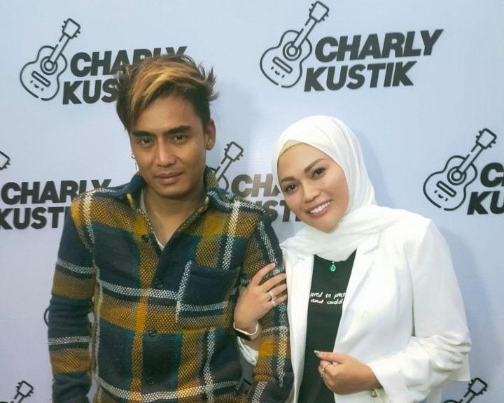 Pandemi Masih Melanda, Charly van Houten Jadi Youtuber dan Berbisnis
