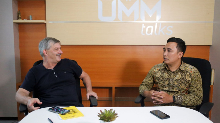 Cerita Robert John Pope, Doktor Australia yang Belajar Islam di UMM