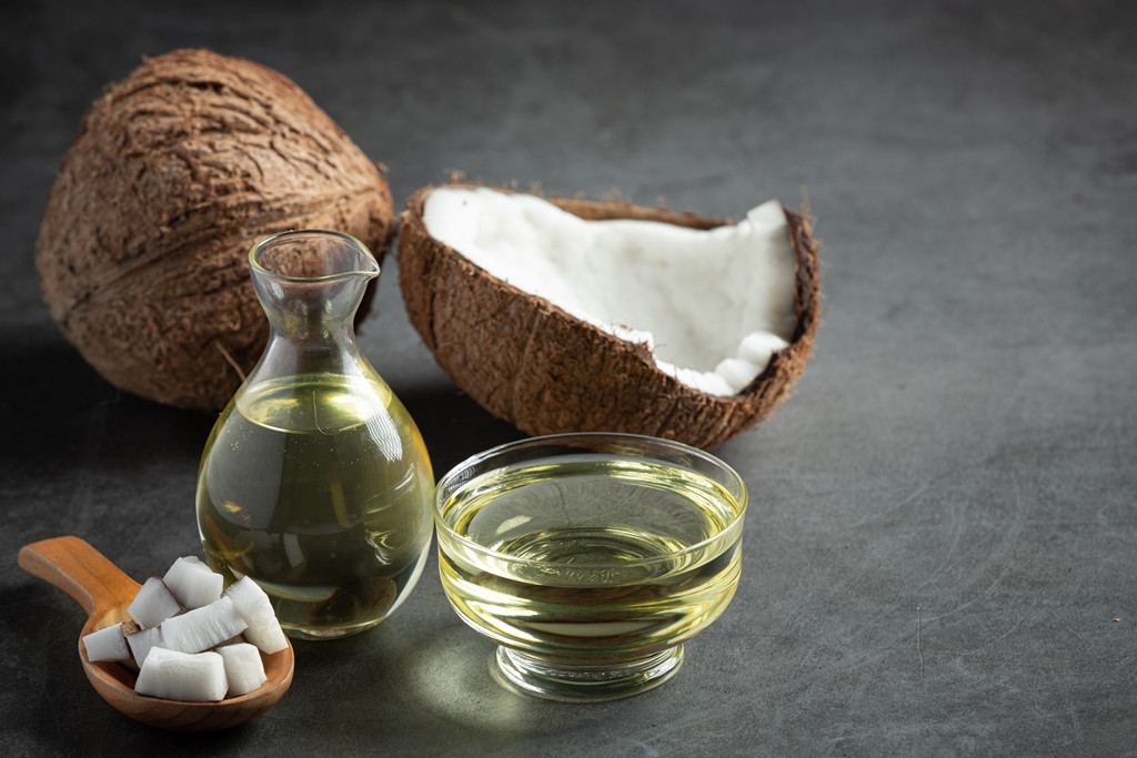 Minyak kelapa (Foto: Freepik)