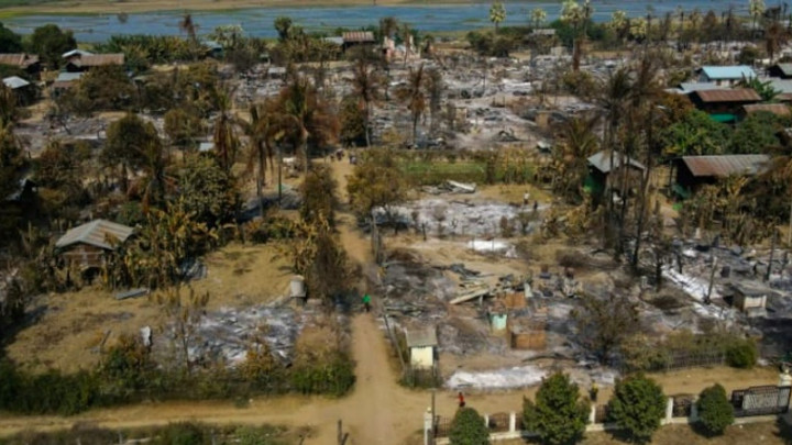 Ratusan Rumah Warga Diduga Dibakar Pasukan Junta Myanmar