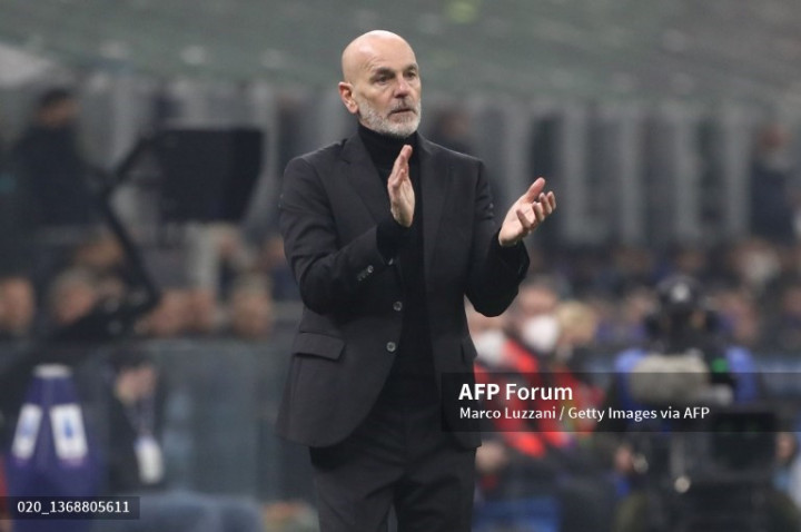 Kalahkan Inter, Pelatih Milan Absen Merokok Sebulan