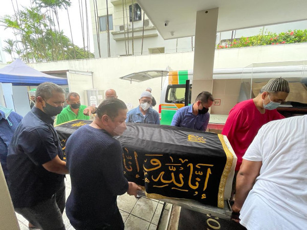 Dibawa ke Jakarta, Mertua Sandiaga Uno Dimakamkan di Masjid At Taqwa