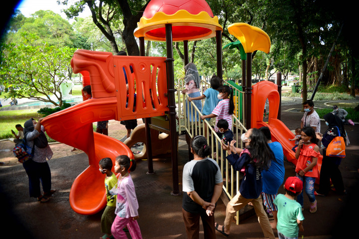 Kasus Covid-19 Meningkat, Kawasan Taman Kota Tetap Ramai