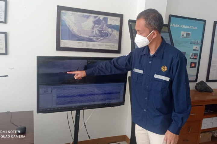 Tinggi Asap Letusan Gunung Anak Krakatau 1.500 Meter