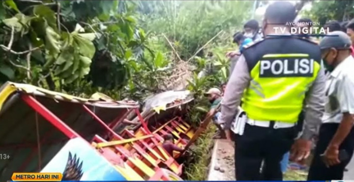 Odong-odong Masuk Parit di Madiun, 2 Penumpang Meninggal