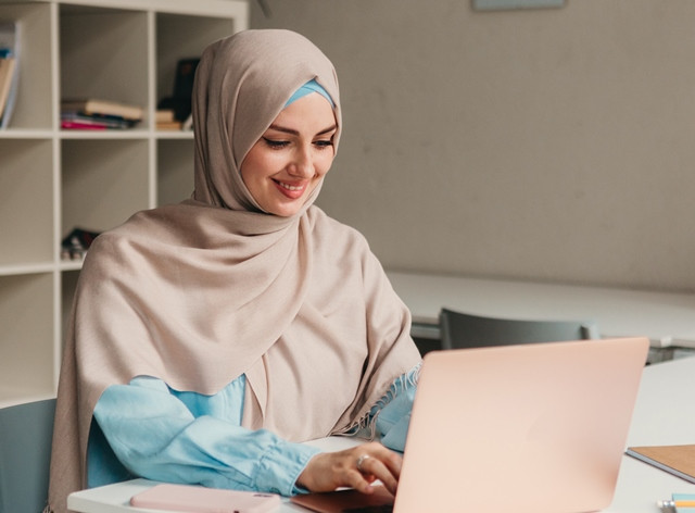 Dr. Ika Anggraini, Sp.DV memberikan tips jaga kulit bagi hijabers. (Foto: Ilustrasi/Freepik.com)