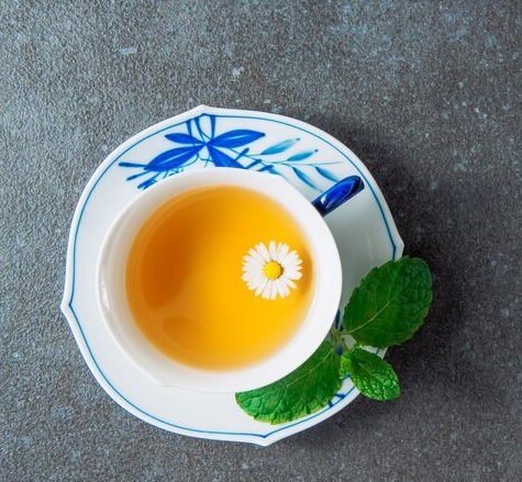 Ketika apigenin dalam chamomile berikatan dengan reseptor GABA, ia memiliki efek sedatif dan menenangkan. (Foto: Ilustrasi. Dok. Freepik.com)