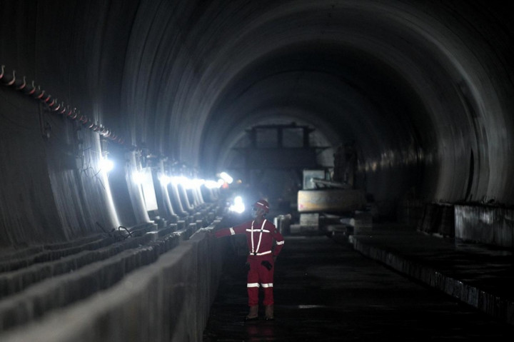 Alasan Proyek Kereta Cepat Jakarta-Bandung Pakai Tukang Las dari Tiongkok