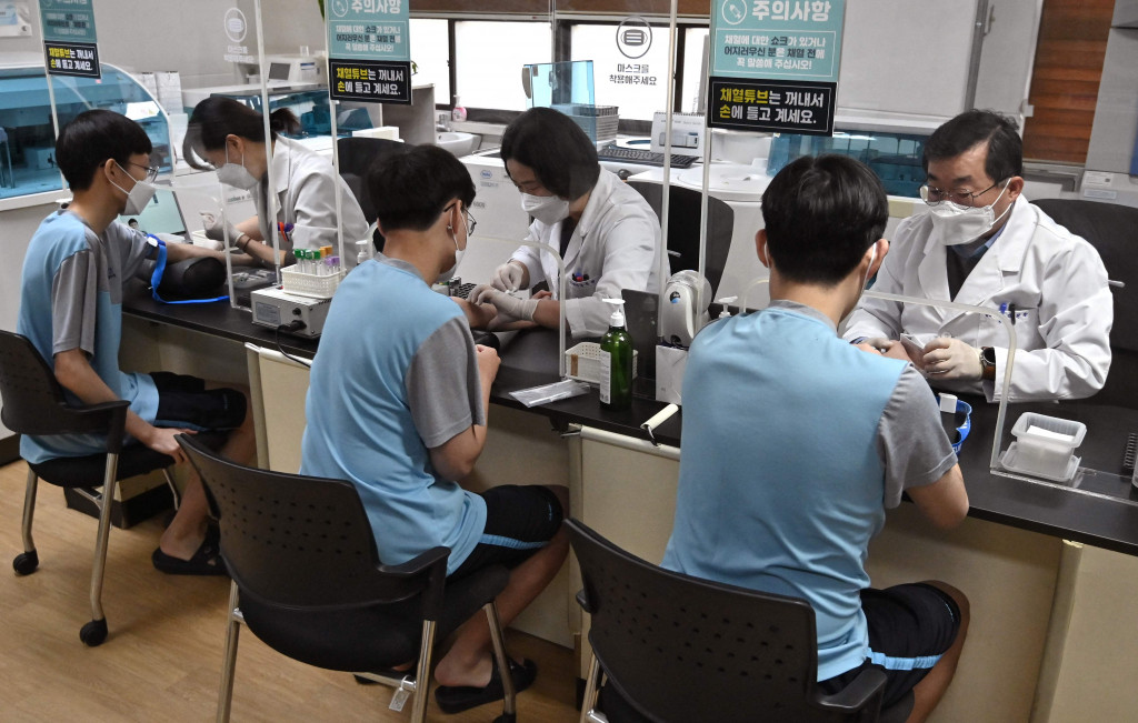 Melihat Proses Pemeriksaan Kesehatan untuk Wajib Militer di Korsel