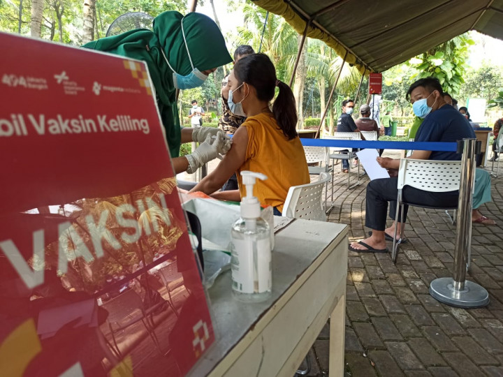 Vaksin <i>Booster</i> Tingkatkan Kekebalan dari Omicron hingga 25%