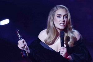 Keren! Adele Sabet Tiga Penghargaan di BRIT Awards 2022
