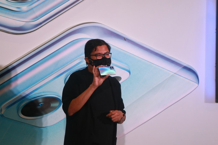 Oppo Kenalkan Teknologi Laser Direct Imaging pada Reno7 5G