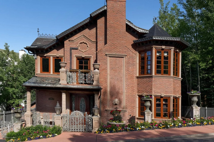 Intip Rumah Mewah yang Disewa Leonardo DiCaprio saat Liburan