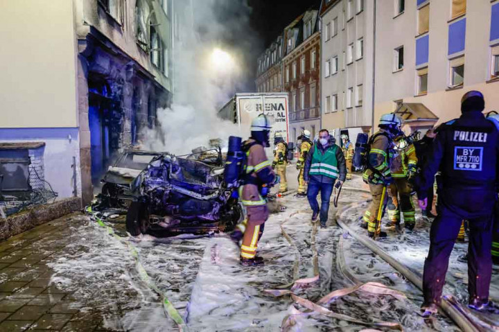 Ngeri! Supir Mabuk, Sebuah Truk Tabrak Puluhan Mobil, Kemudian Terbakar