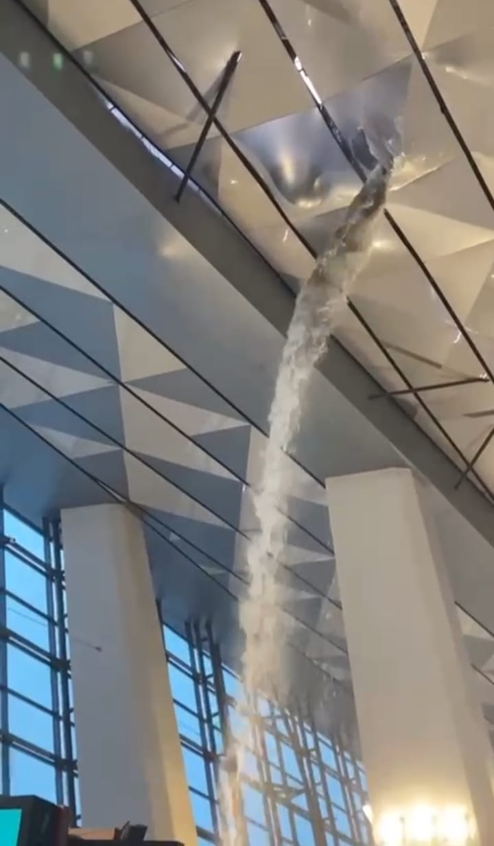 Atap Terminal 3 Bandara Soetta Bocor