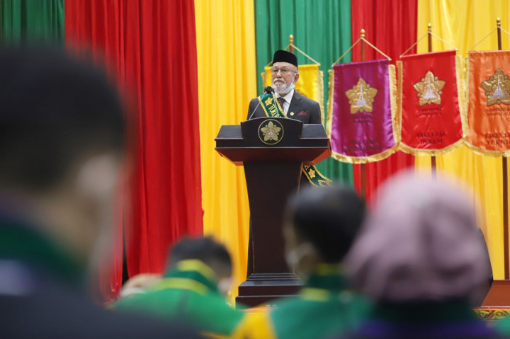 USK Award Anugerahi Wali Nanggroe Aceh Sebagai Tokoh Perdamaian