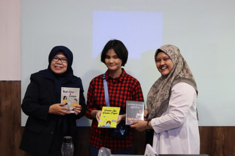 Dhawy, Mahasiswi Tunanetra UNAIR Ini Hasilkan 3 Novel Dalam Setahun