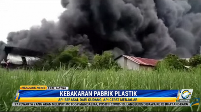 Kebakaran pabrik plastik. Foto: Dok/Metro TV