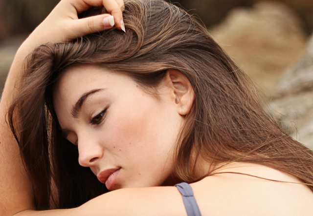 Sebuah jurnal menerbitkan hubungan antara pola kebotakan rambut dengan covid-19. (Foto: Ilustrasi/Pexels.com)