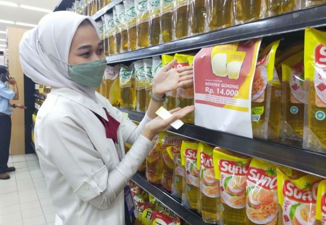 Stok Kosong, Distribusi Minyak Goreng ke Ritel Modern Mulai Dibatasi