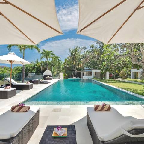 Ini deretan tempat kamu menyegarkan dalam kolam renang vila terbaik di Bali. (Foto: Dok. Instagram Villa Manis/@villamanisbali)