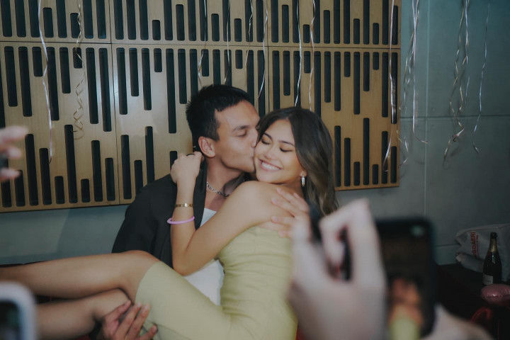 Jefri Nichol Pamer Foto Ciuman dengan Pacar Baru, Netizen Sakit Hati