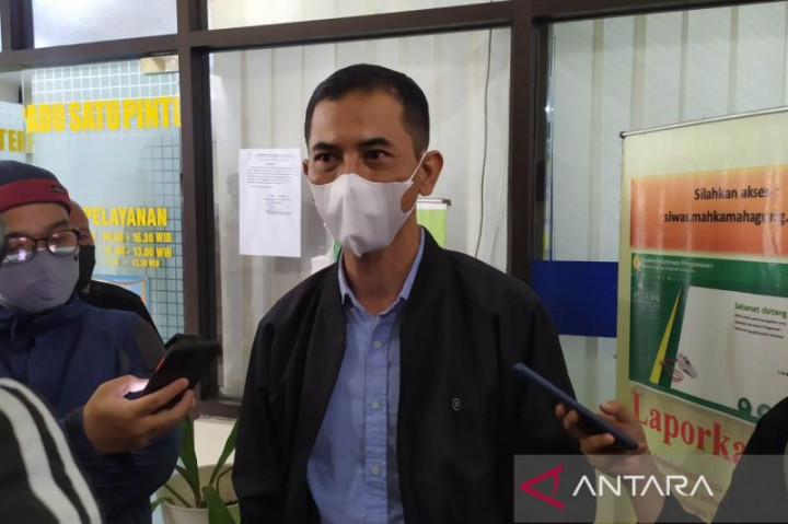 Keluarga Korban Kecewa Herry Wirawan Hanya Dipenjara Seumur Hidup