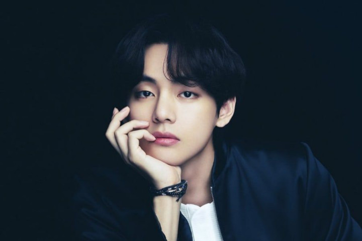 V BTS Positif Covid-19, Alami Gejala Ringan