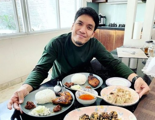 Desta Umumkan Hengkang dari Program Radio, Fokus ke Vindes?