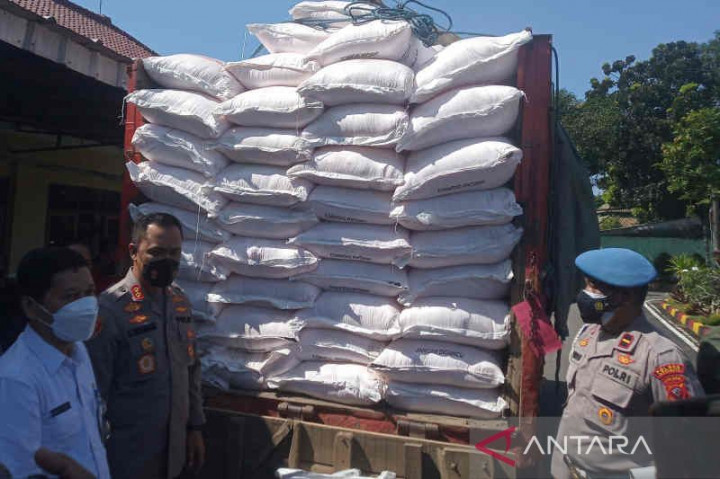 Polisi Buru Sindikat Penyeleweng Pupuk Bersubsidi di Indramayu