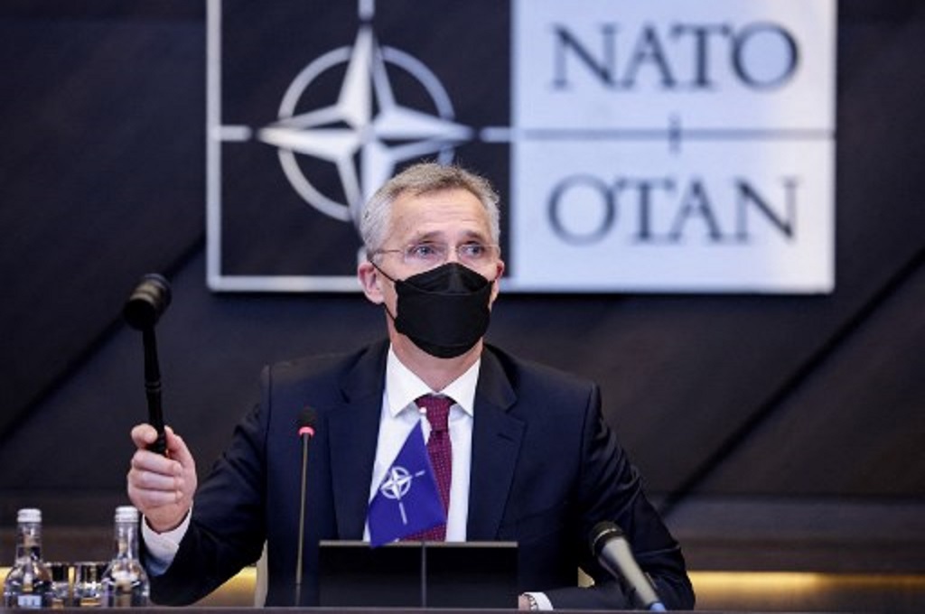Sekjen NATO Jens Stoltenberg dalam pertemuan di Brussels, Belgia, 16 Februari 2022. (Kenzo TRIBOUILLARD / AFP)
