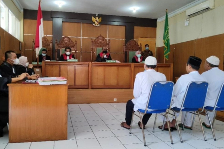3 Petinggi NII di Garut Jalani Sidang Perdana